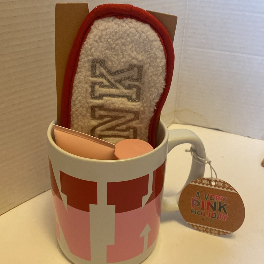 NWT. Victoria secrets pink filled Holiday gift mug. - Picture 6 of 6